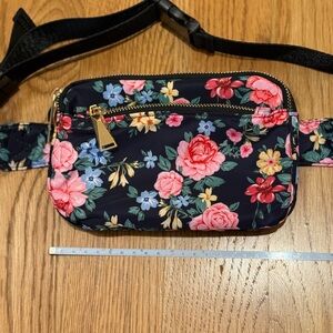 NEW without tags: Floral Print Crossbody Fanny Pack Bag